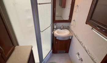 
										2004 Fleetwood Southwind full									
