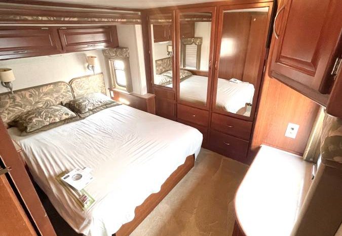 
								2004 Fleetwood Southwind full									