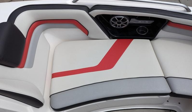 
								2020 Yamaha Marine 242X full									