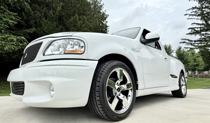 
								2000 Ford F-150 SVT Lightning full									