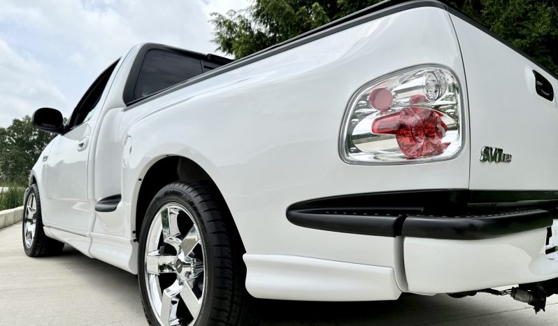 
								2000 Ford F-150 SVT Lightning full									
