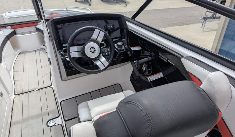 
								2020 Yamaha Marine 242X full									