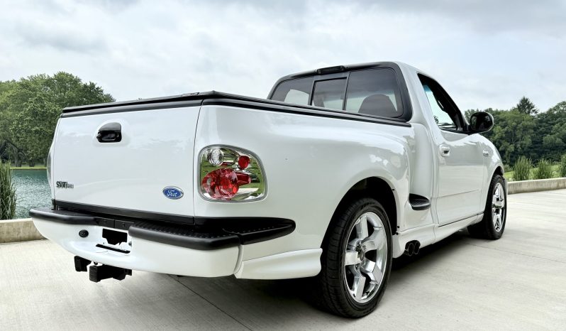
								2000 Ford F-150 SVT Lightning full									