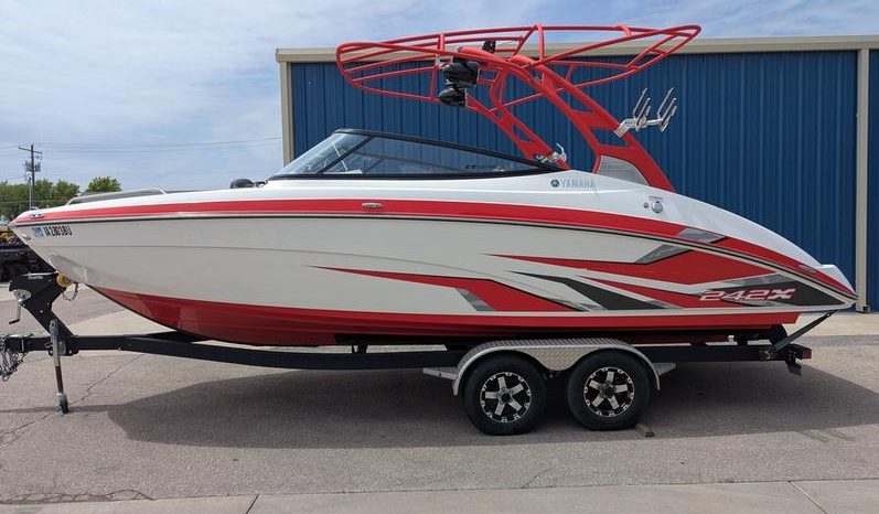 
								2020 Yamaha Marine 242X full									
