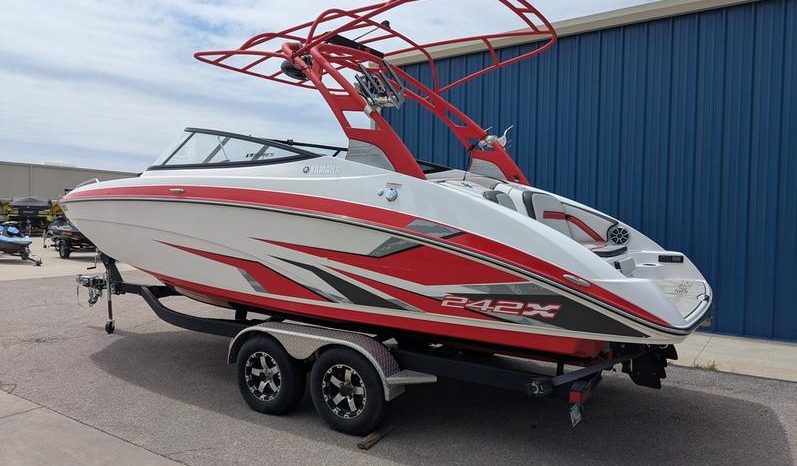 
								2020 Yamaha Marine 242X full									
