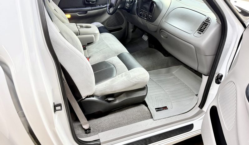 
								2000 Ford F-150 SVT Lightning full									
